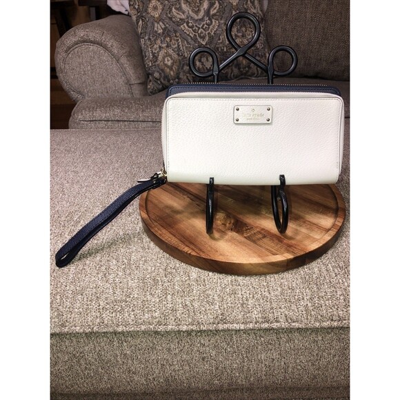 Kate Spade  Large Carryall Wristlet Clutch Wallet Color Block White/ Navy Blue - Picture 1 of 16